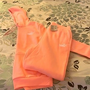 Pretty Pink super soft sweat suit Misses Medium. Brand new Never worn.